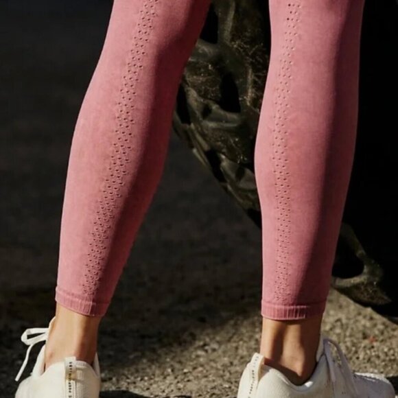 Free People FP Movement High Rise 7/8 Good Karma Leggings in Dried Rose XS/S - Picture 3 of 10
